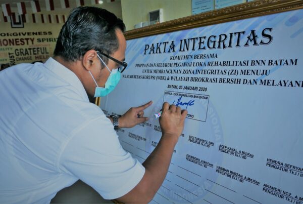 Ka. Loka Pimpin Penandatanganan Pakta Integritas dan Komitmen Bersama Pembangunan ZI