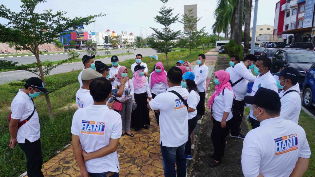 Mengisi Pasca HANI 2020, Staf Loka Batam Bagi-Bagi Masker Gratis Kepada Masyarakat Pengendara Motor