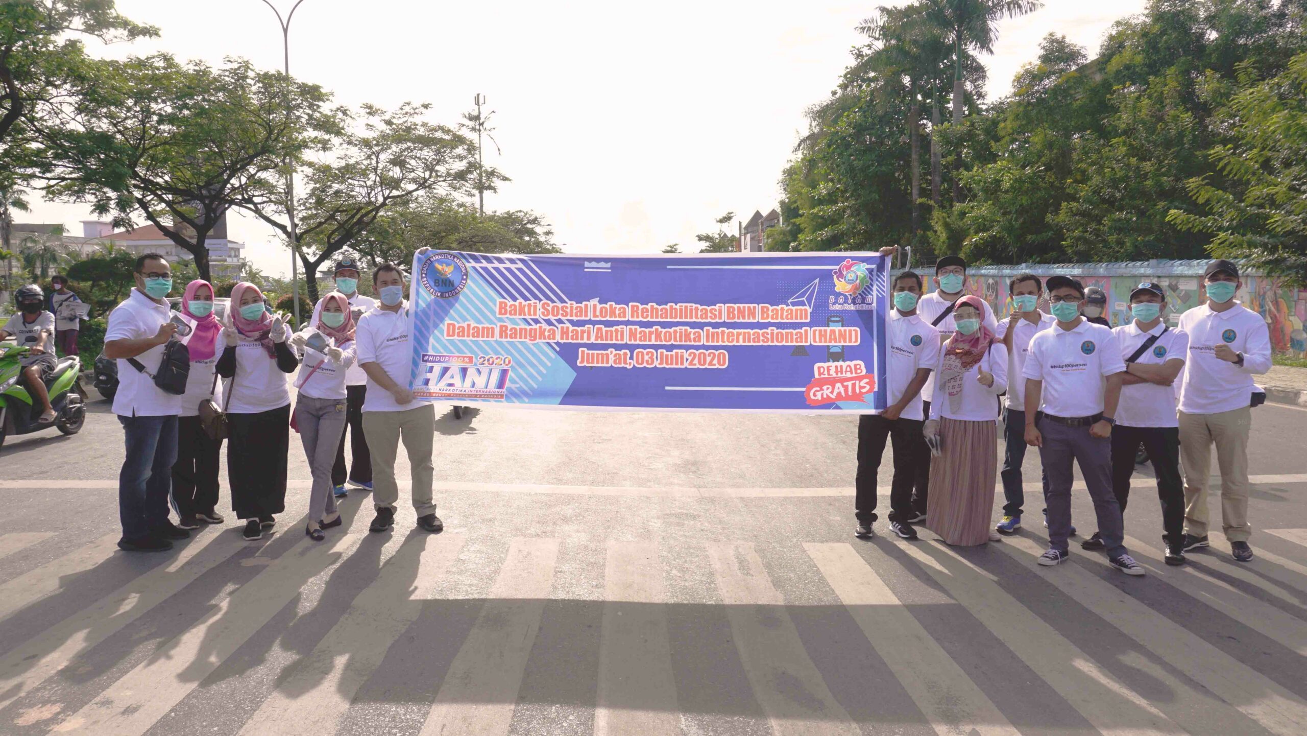 Mengisi Pasca HANI 2020, Staf Loka Batam Bagi-Bagi Masker Gratis Kepada Masyarakat Pengendara Motor Mengisi Pasca HANI 2020, Staf Loka Batam Bagi-Bagi Masker Gratis Kepada Masyarakat Pengendara Motor