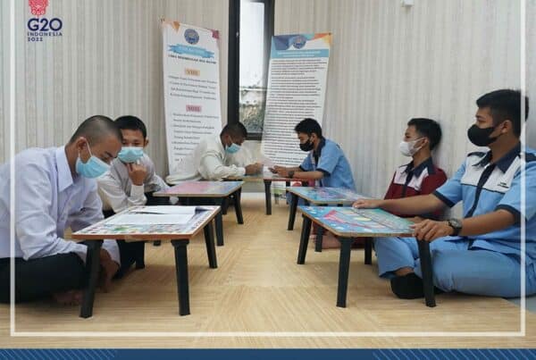 Klien Rehabilitasi Anak Belajar Bersama dengan Para Siswa SMK Negeri 7 Kota Batam