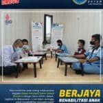 Klien Rehabilitasi Anak Belajar Bersama dengan Para Siswa SMK Negeri 7 Kota Batam