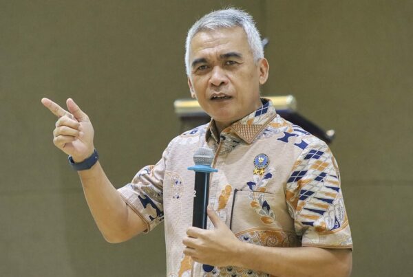 Seminar Tindak Lanjut UU Narkotika "Politik Hukum Nasional Dalam Perubahan Undang-Undang Narkotika" Seminar Tindak Lanjut UU Narkotika “Politik Hukum Nasional Dalam Perubahan Undang-Undang Narkotika”